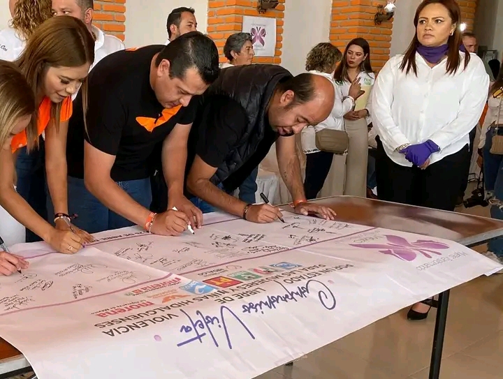 Federico Vera firma Convenio&nbsp;Violeta