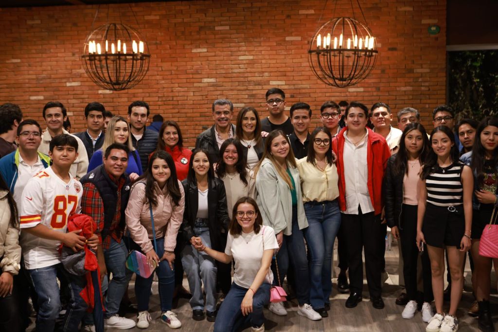 Paco Olvera abre conversatorio con jóvenes que por primera vez van a&nbsp;votar