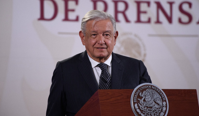 Presidente López Obrador anuncia aumento de 10% anual para maestros de educación&nbsp;básica