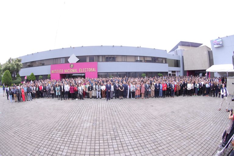 Reconoce INE a personal de direcciones ejecutivas y unidades&nbsp;técnicas