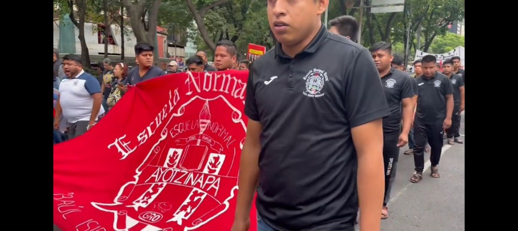 A casi 10 años, vuelvan a marchar por caso&nbsp;Ayotzinapa